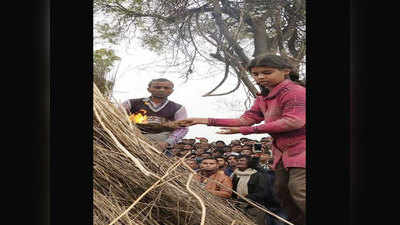 पुलवामा हमले के शहीदों को मासूम बेटियों ने दी अंतिम सलामी