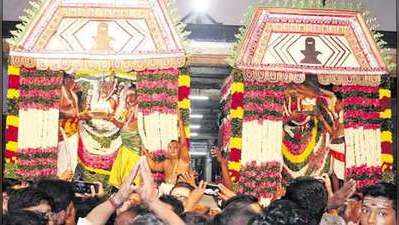 Tiruchendur Masi Festival: திருச்செந்தூர் அருள்மிகு சுப்ரமணிய சுவாமி மாசித் திருவிழா தேரோட்டம் தொடங்கியது!