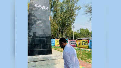 पुलवामा अटैक: सैफ अली खान ने सिर झुकाकर दी शहीदों को श्रद्धांजलि, फोटो वायरल