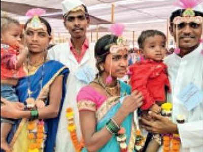 भिवंडी में 100 आदिवासी जोड़ों ने दोबारा की शादी, आयोजक सांसद ने किया इनकार