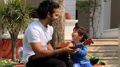 Taimur: तैमूरचा गिटार वाजवतानाचा व्हिडिओ व्हायरल
