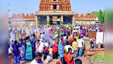 ಮಾಘ ಹುಣ್ಣಿಮೆ: ಶ್ರೀಕಂಠೇಶ್ವರನ ದರ್ಶನಕ್ಕೆ ಭಕ್ತರ ದಂಡು