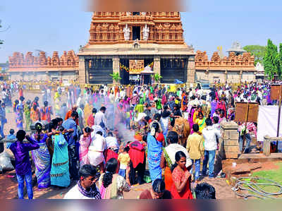 ಮಾಘ ಹುಣ್ಣಿಮೆ: ಶ್ರೀಕಂಠೇಶ್ವರನ ದರ್ಶನಕ್ಕೆ ಭಕ್ತರ ದಂಡು