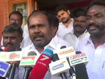 எடப்பாடி உடம்புக்குள் அம்மா ஆவி : உதயக்குமார்!