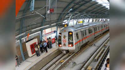 रेड लाइन पर मेट्रो के आगे कूदा शख्स, सेवा बाधित रही