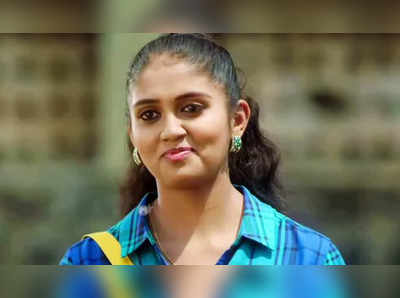 rinku rajguru: आर्चीला पाहण्यासाठी परीक्षा केंद्राबाहेर चाहत्यांची गर्दी