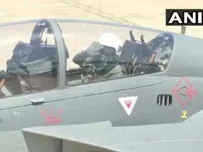 tejas: लष्करप्रमुखांसह तेजसचे पहिले उड्डाण