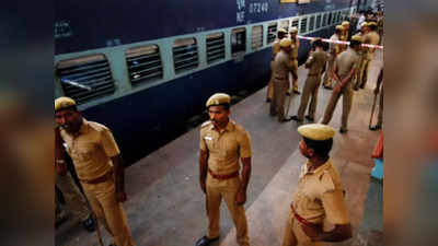 पुलवामा हमले के बाद रेलवे ने बढ़ाई सुरक्षा व्यवस्था, अन्य संस्थाएं भी अलर्ट
