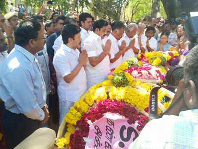 AIADMK Rajendran Death:சாலை விபத்தில் உயிரிழந்த அதிமுக எம்பி ராஜேந்திரன் மறைவுக்கு முதல்வர் இரங்கல்!