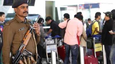 വിമാനയാത്രക്കാർക്ക് ബോർഡിങ് ഗേറ്റുകളിൽ ദേഹപരിശോധന