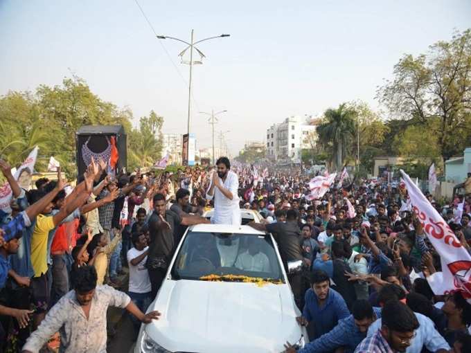 కర్నూలులో పవన్ రోడ్ షో