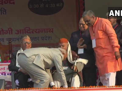 राष्ट्रपति रामनाथ कोविंद ने गुरुओं को दिया सम्मान, पैर छूकर लिया आशीर्वाद