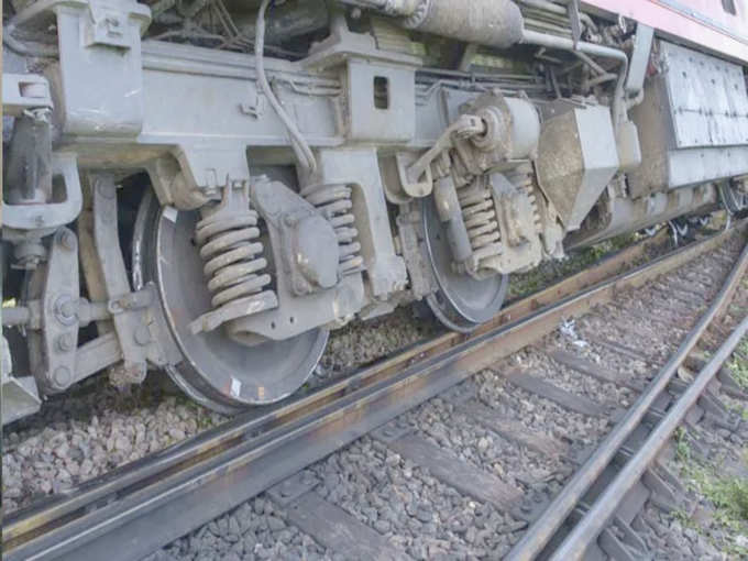 train-derail-