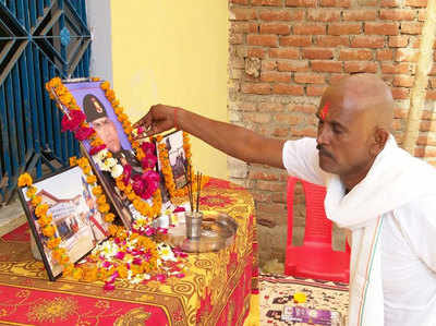 पाकिस्तान से भारतीय वायुसेना ने लिया पुलवामा अटैक का बदला, शहीद का परिवार बोला-धन्यवाद