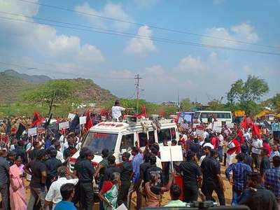 பிரதமா் மோடிக்கு எதிராக கறுப்புக் கொடி போராட்டம் நடத்திய வைகோ கைது