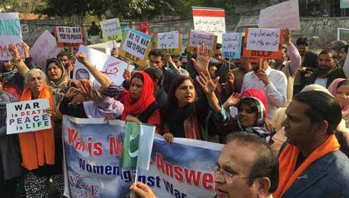 pakistan-people-protest 1