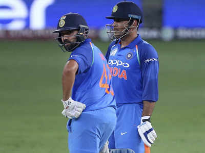 rohit vs dhoni: वन-डेमधील षटकार किंग कोण?; धोनी-रोहितमध्ये चुरस