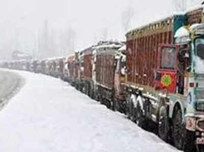 जम्मू-श्रीनगर राजमार्ग पर एकतरफा यातायात बहाल