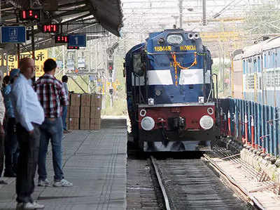 मुंबई: रेलवे की तीनों लाइनों पर आज रहेगा ब्लॉक