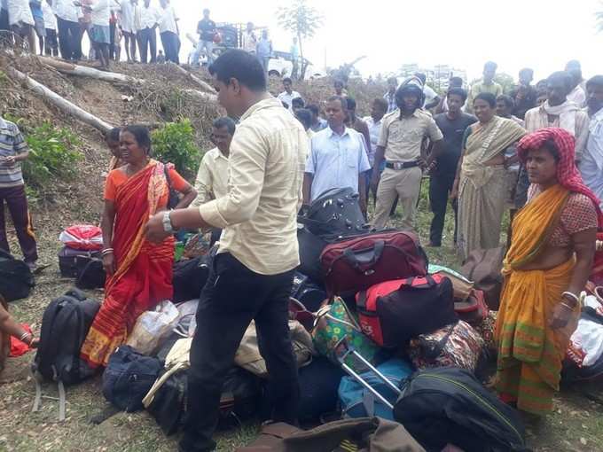 ಮಗುಚಿಬಿದ್ದ ಪ್ರವಾಸಿಗರ ಬಸ್