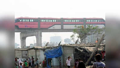 मुंबई में दादर से परेल: एक ओर लोकल, दूसरी ओर मोनो रेल