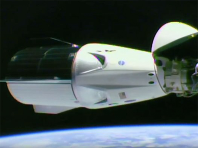 ISS स्पेस एक्स का नया क्रू कैप्सूल पहुंचा अंतरिक्ष स्टेशन