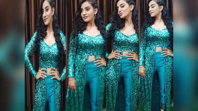 ग्लिटर ड्रेस  में कातिल लग रही हैं Akshara Singh की अदाएं