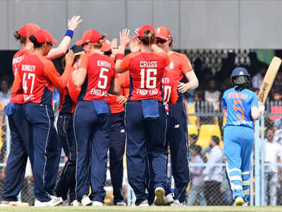 टी-२०: भारतीय महिला संघाचा इंग्लंडकडून पराभव