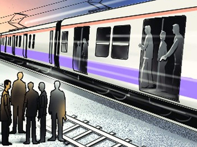 रेलवे ट्रैक पर हो रहा है चुनावी एक्सपेरिमेंट, सांसद और विधायकों की डिमांड पर दिए जा रहे हैं ट्रेनों को हॉल्ट