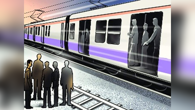 रेलवे ट्रैक पर हो रहा है चुनावी एक्सपेरिमेंट, सांसद और विधायकों की डिमांड पर दिए जा रहे हैं ट्रेनों को हॉल्ट