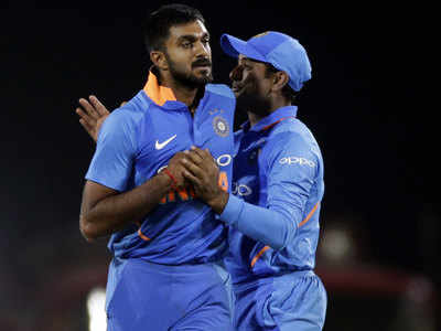 INDvsAUS- विजय का कमाल: 1 ओवर में दिए 13 रन, दूसरे में दिलाई जीत