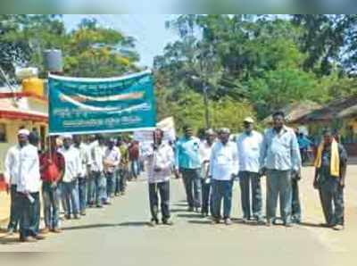 ತೀರ್ಪು ಮರುಪರಿಶೀಲನೆಗೆ ಆಗ್ರಹಿಸಿ ಮೆರವಣಿಗೆ