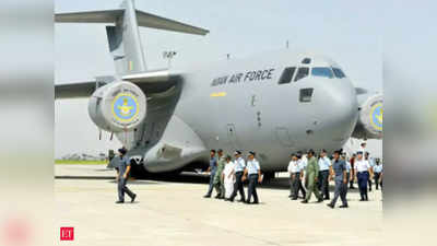 वायुसेना ने जम्मू-कश्मीर में फंसे 523 यात्रियों को गंतव्य तक पहुंचाया