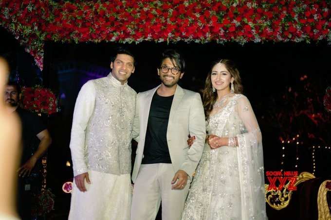 allu-arjun-attends-arya-and-sayyeshaa-s-Sangeeth-ceremony-in-Hyderabad-yesterday--Gallery-