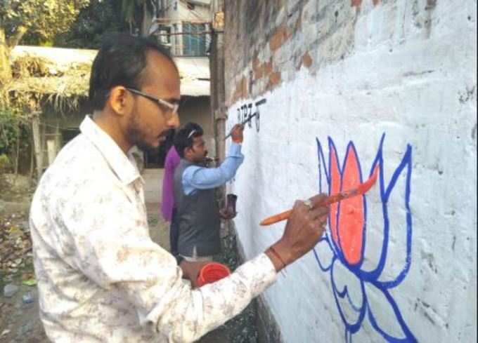 ভোটের সাক্ষী দেওয়াল, রেঙে উঠছে প্রতীক-স্লোগান, ছড়ায়!