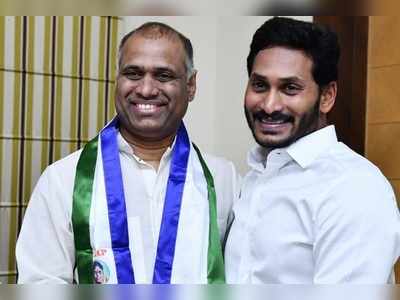 వైసీపీ కండువా కప్పుకున్న పీవీపీ, తోట నరసింహం