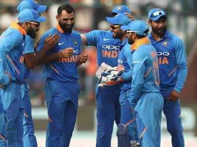 india vs australia: ऑस्ट्रेलियाचं भारतासमोर २७३ धावांचं आव्हान