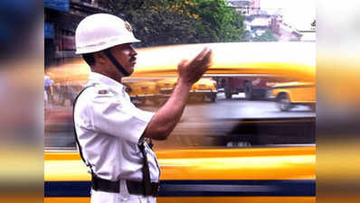 रोड सेफ्टी: कोलकाता की सड़कों पर ऑटो-बस ड्राइवर्स ने संभाला ट्रैफिक