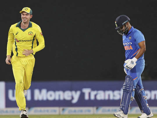 IND vs AUS:  भारत हारा वनडे सीरीज, वर्ल्ड कप से पहले फिर उठने लगे टीम इंडिया पर सवाल