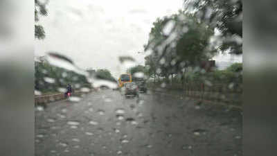 फिर पलटा दिल्ली का मौसम, तेज हवा के साथ हुई बारिश