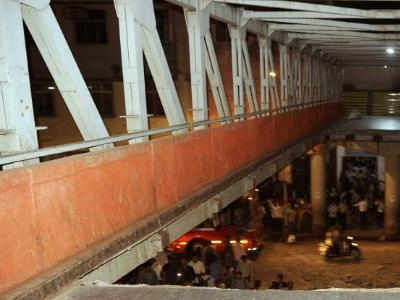 Mumbai Bridge Collapse: सिग्नल लाल होता म्हणून...