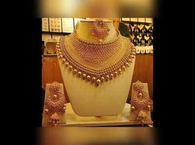 Today Gold Rate: బంగారం ధర మళ్లీ పడింది.. ఎంతో చూడండి