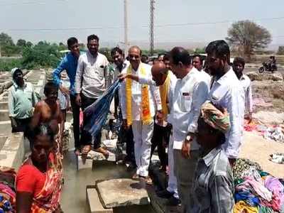 Video: బట్టలు ఉతికిన టీటీడీ ఛైర్మన్.. టీడీపీ కార్యకర్తల సంబరం!