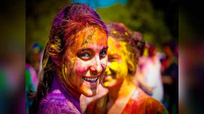 Holi 2019 Special: रंग खेलने से पहले चेहरे पर लगाना न भूलें ये चीजें