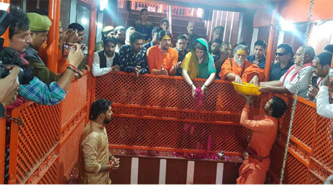 हनुमान मंदिर में की पूजा