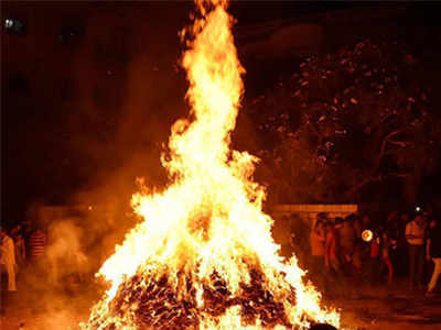 holika dahan muhurta 2019: होलिका दहन करा रात्री ८.५६ नंतर!