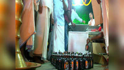 केरल के दुर्योधन मंदिर में गिफ्ट की जाती है विदेशी शराब, भक्त ने चढ़ाई 101 ओल्ड मंक