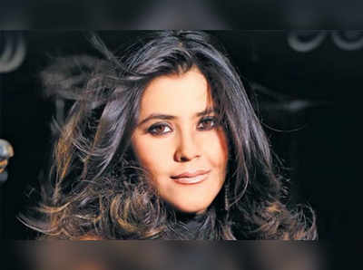 ekta kapoor: एकता कपूरचा पाठलाग करणाऱ्या टॅक्सी ड्रायव्हरला अटक