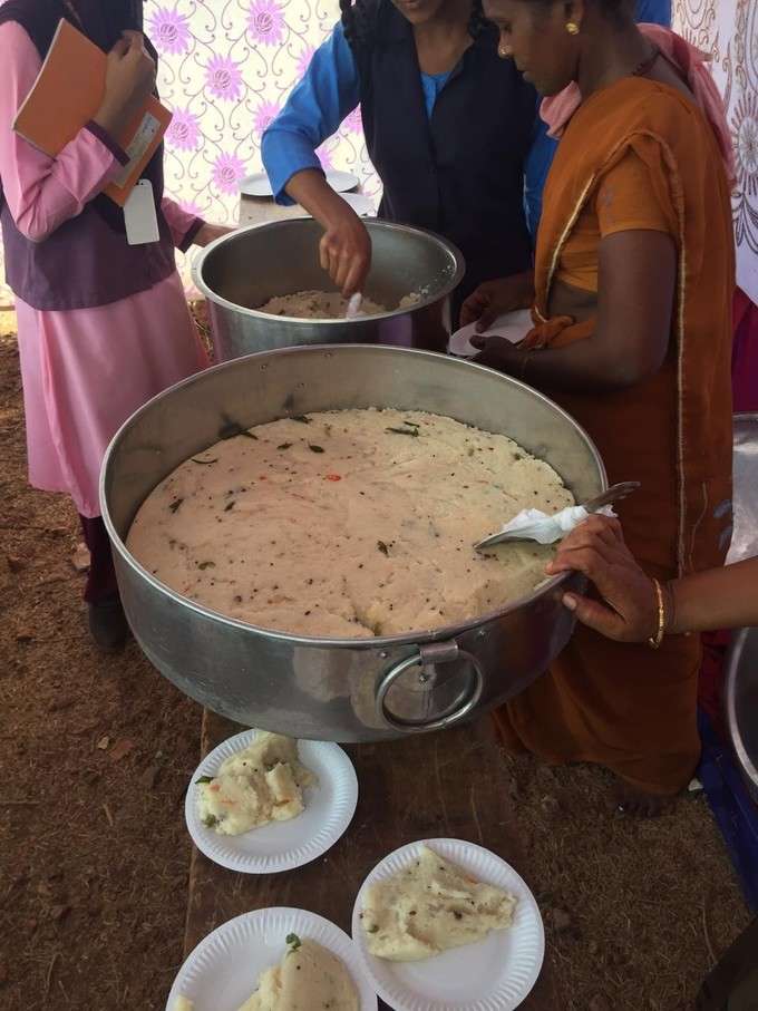 ಪರೀಕ್ಷಾರ್ಥಿಗಳಿಗೆ ಉಪಹಾರ ವಿತರಣೆ