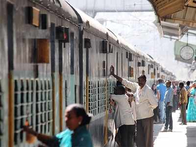 Railway Passengers: రైల్వే ప్రయాణికులకు ‘హోలీ’ కానుక